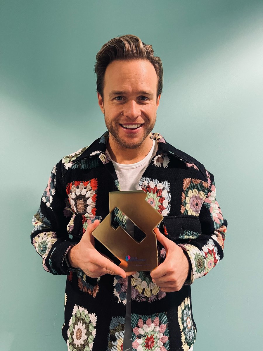 🎊 Congratulations @ollymurs! 🎊 Marry Me lands straight in at Number 1 on the UK’s Official Albums Chart to become his FIFTH chart-topping album 🏆 Full story: bit.ly/3VK23ch