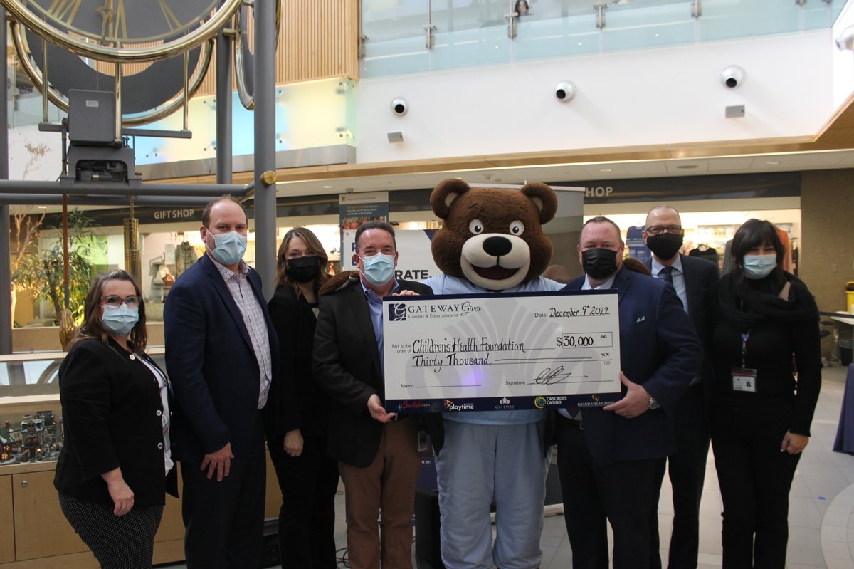 CHFHope's tweet photo. Thank you to @GatewayCasinos for your generous donation of $30 000 to support the expansion of creative art-based therapies in the Child and Adolescent Mental Health Care Program at Children’s Hospital, @LHSCCanada.
#chequepresentation #ldnont #childrenshospital #gatewaycasinos https://t.co/i2hAq6yWYO
