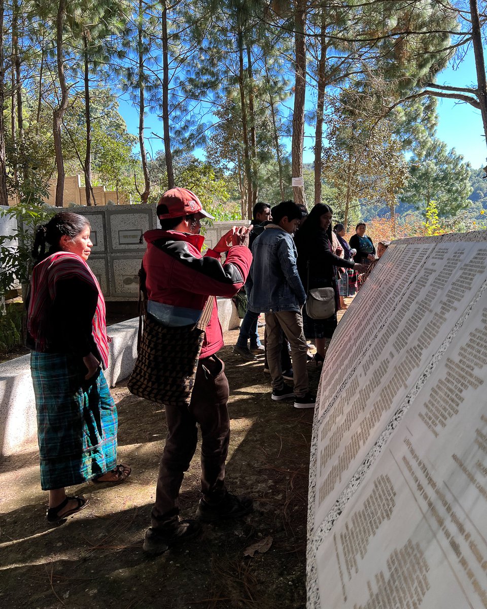 FAFGuatemala's tweet photo. En San Juan #Comalapa, Chimaltenango, recientemente tuvimos un emotivo encuentro con familiares de víctimas identificadas de San Juan #Cotzal, Quiché. Con este valioso intercambio de experiencias en la búsqueda e identificación de las y los #Desaparecidos, (1/2) https://t.co/4q4s1pPtKq