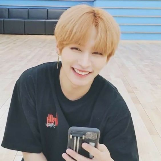 Rovalka535's tweet photo. #LeeKnow
#LeeKnowBestBoy
#LeeKnowIsBeautiful
#LeeKnowBestDancer
#LeeKnowBestPerfomer
#LeeKnowBestVocalist
#LeeKnowBestRapper
#LoveLeeKnow
#ProtectLeeKnow https://t.co/n5x3wKTOJG