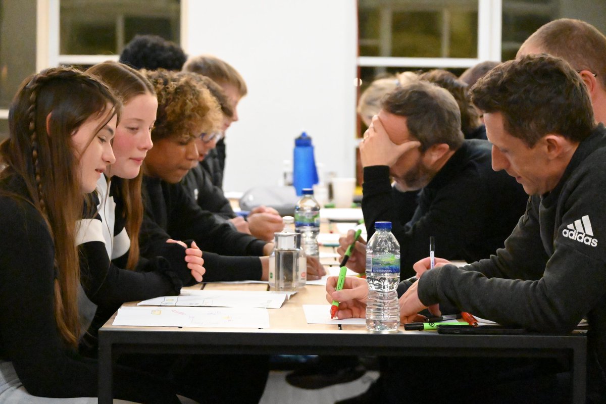 FulhamFCFound's tweet photo. Well done to our #PLKicks Youth Forum who presented to the @fulhamfc Management Board earlier this week! 
 
Their safeguarding presentation included issues that put our youth at risk, ‘hotmapping’ their journey home, &amp; an interactive quiz around new slang words.
 
@PLCommunities https://t.co/i6Bg40O74C