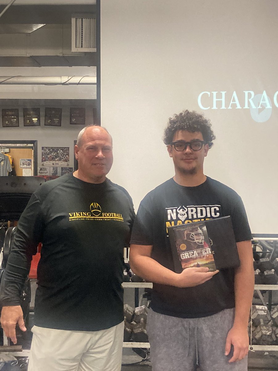 VikingFootball1's tweet photo. Congrats to JT Rehder on winning the Character award in remembrance of Brandon Burlsworth!  Well deserved! Watch the Movie “Greater”to see his story @Burlsworth_Fdn https://t.co/jPck1OhTfb