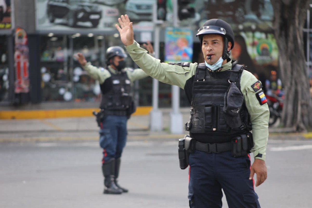 #09Dic || Los órganos de seguridad ciudadana desplegados garantizan la atención integral en los 137 parques recreacionales y monumentos naturales del país.

#NavidadEsAlegria