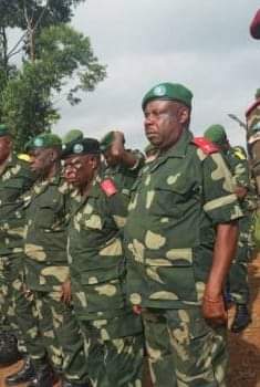 JTMata001's tweet photo. RAJEUNISSONS NOTRE ARMÉE  !

Par où sont-ils passés ces officiers baraqués, à  l'allure sportive ? Avec ces vieillards Kagame ne peut nous respecter. https://t.co/ebdRLMcbdu
