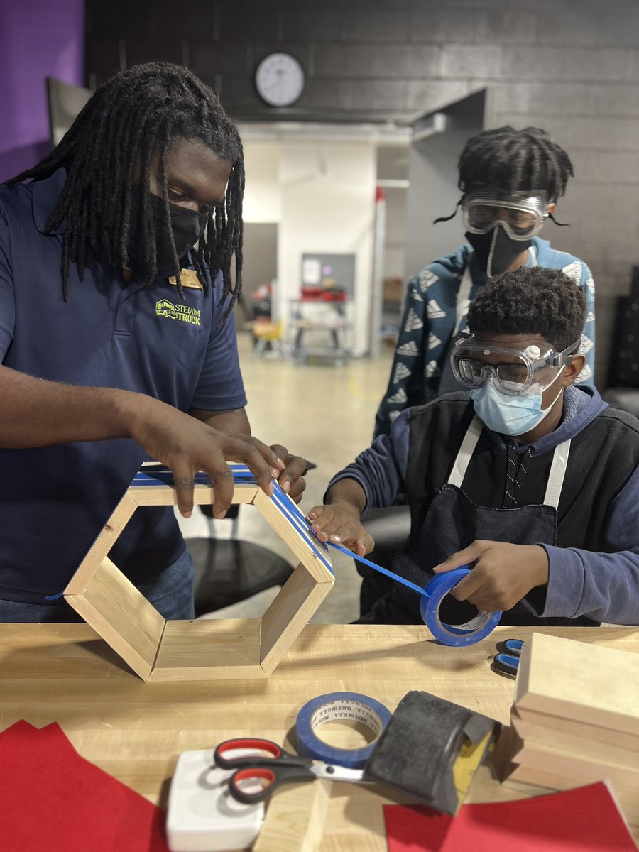 steamtruck's tweet photo. Hands-on, project based learning is at the core of every piece of #SteamTruck curriculum. This week our students at Global Impact Academy are building displays for their sneaker project. #handsonlearning #projectbasedlearning #snipesserves #maker #education #steam #steameducation https://t.co/3YWIwLqf4Y