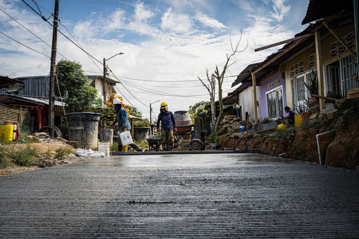 Alcaldiadeleg's tweet photo. Avanza la construcción de la Calle 17, una #ObraParaElDesarrollo de los habitantes del barrio las villas. 🏘️

¡Trabajamos por un mejor Leguízamo mostrando #GestionyResultados! https://t.co/kKG3uDRLDm