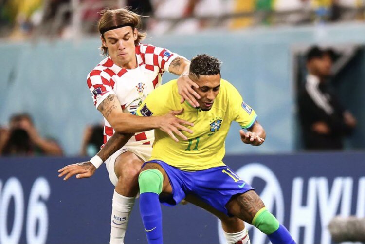 BMPronos10's tweet image. Le brésil ne gagne pas par 2 buts d’écart ☑️ @1.72

Gros match des croates défensivement qui vont encore une fois finir le match en prolongation 🇭🇷
1/2 on attends 🇳🇱-🇦🇷. 🤞🍀

#Teamparieur