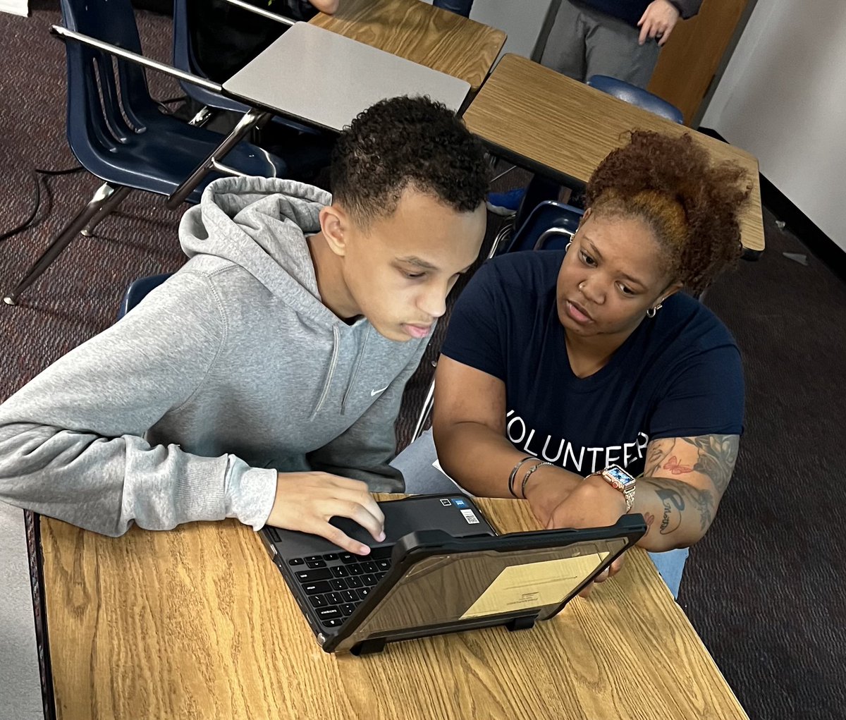 dan_blier's tweet image. More ⁦@USAA⁩ volunteers ⁦@Plano_Schools⁩ ⁦@FMS_Plano⁩ for Hour of Code.  #CSEdWeek2022.  ⁦@dfwcsta⁩ ⁦@csteachersorg⁩ #code
