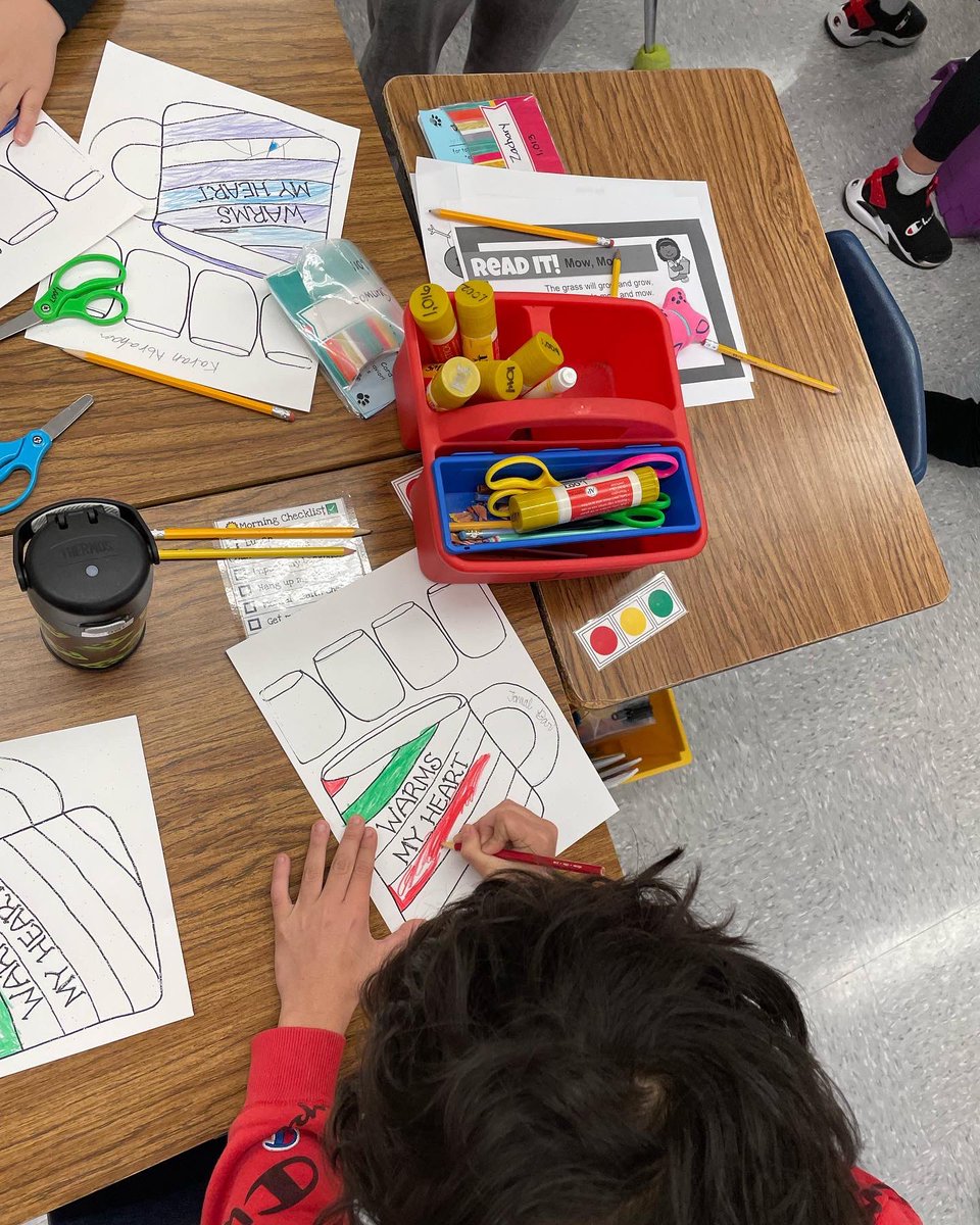 BRRSDHamilton's tweet photo. Today was Hamiltonโs third Buddy Groups! Our classes listened to a read aloud and created a gratitude mug craft with our buddy! ๐๐๐ฏ#hamiltontigers๐ฏ #buddygroups #gratitudechallenge https://t.co/whf0a0YAgh