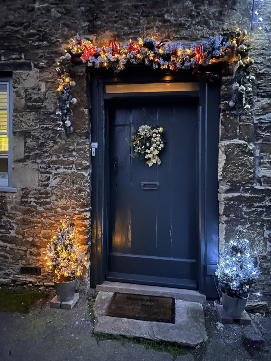 gkb100's tweet photo. Ahh Christmas has arrived at the Ballingers https://t.co/IK1x1ZjNQI