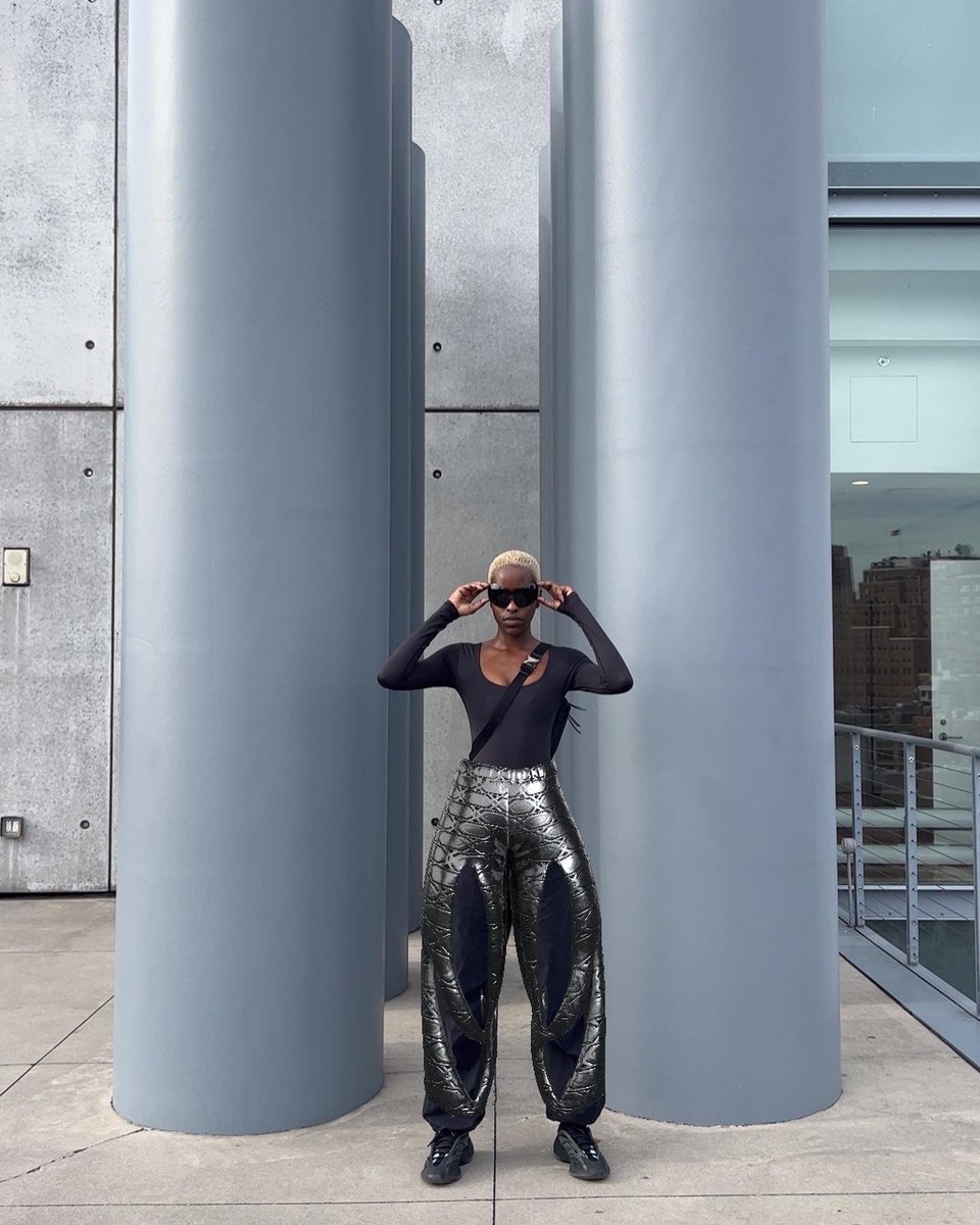 visualatelier8's tweet photo. New designs released in the @zero10_app 🔥

Check “What’s new” in the app and try on these amazing digital items in AR.
 
Submit your virtual garments to the ZERO10 AR Fashion Platform to be featured too. 

https://t.co/cTdD2IdW5d https://t.co/S6cXyqpyFa