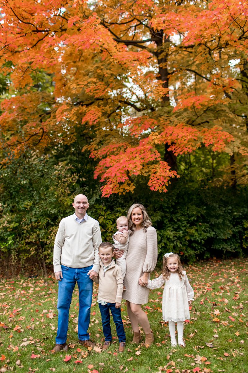 nataliesparacio's tweet photo. I wish when I was diagnosed with Crohn’s at age 21 that I would have had a glimpse at this photo and known life would turn out just fine. #IBDmom https://t.co/sxEfUWAEFN
