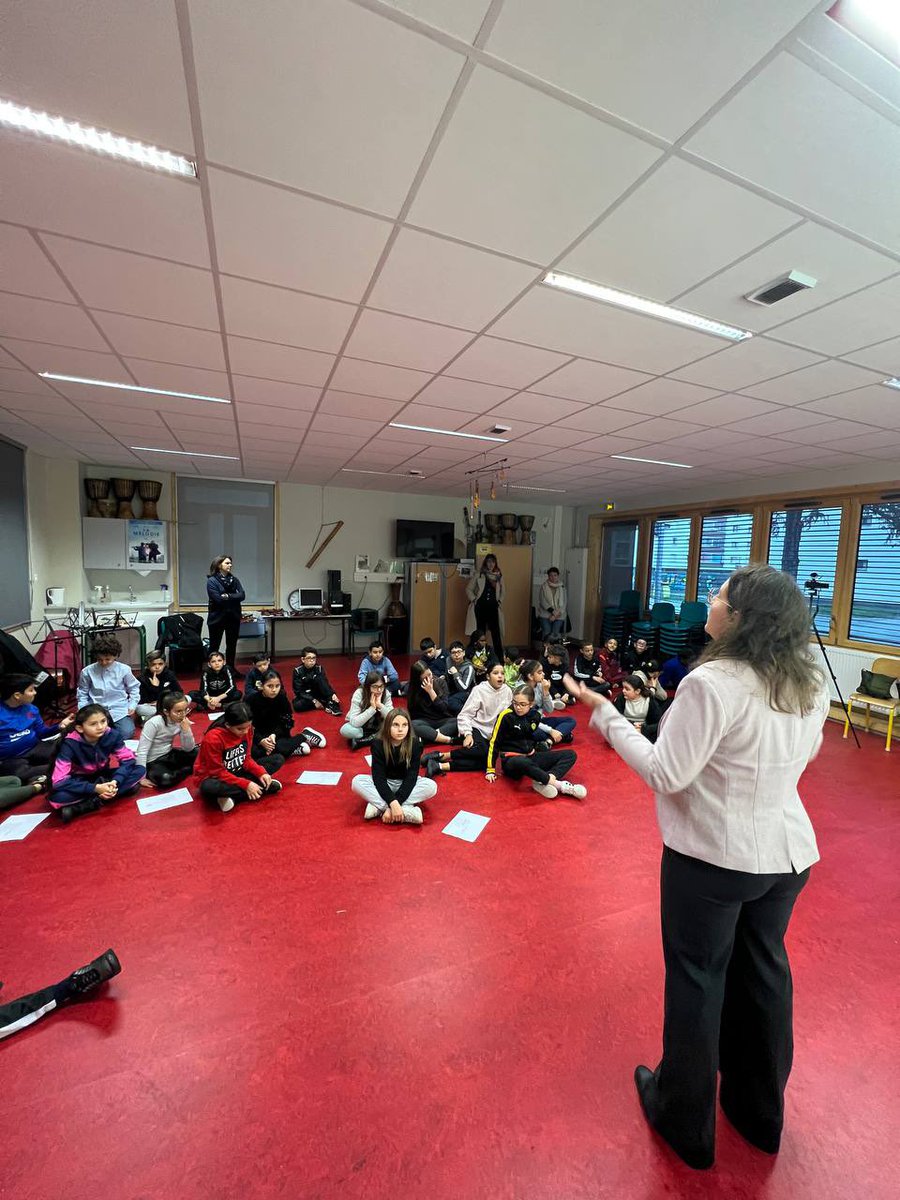 Cyrielle_Chtl's tweet photo. Toute la journée j’étais à Saint-Martin-d’Hères pour échanger avec les élèves, les habitant.e.s et les bénévoles du secours populaire.

Merci pour votre accueil 

#circo3802 https://t.co/RnZRQTb38f