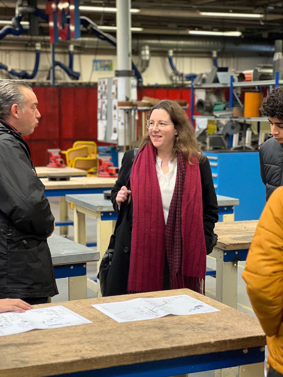 Cyrielle_Chtl's tweet photo. Toute la journée j’étais à Saint-Martin-d’Hères pour échanger avec les élèves, les habitant.e.s et les bénévoles du secours populaire.

Merci pour votre accueil 

#circo3802 https://t.co/RnZRQTb38f