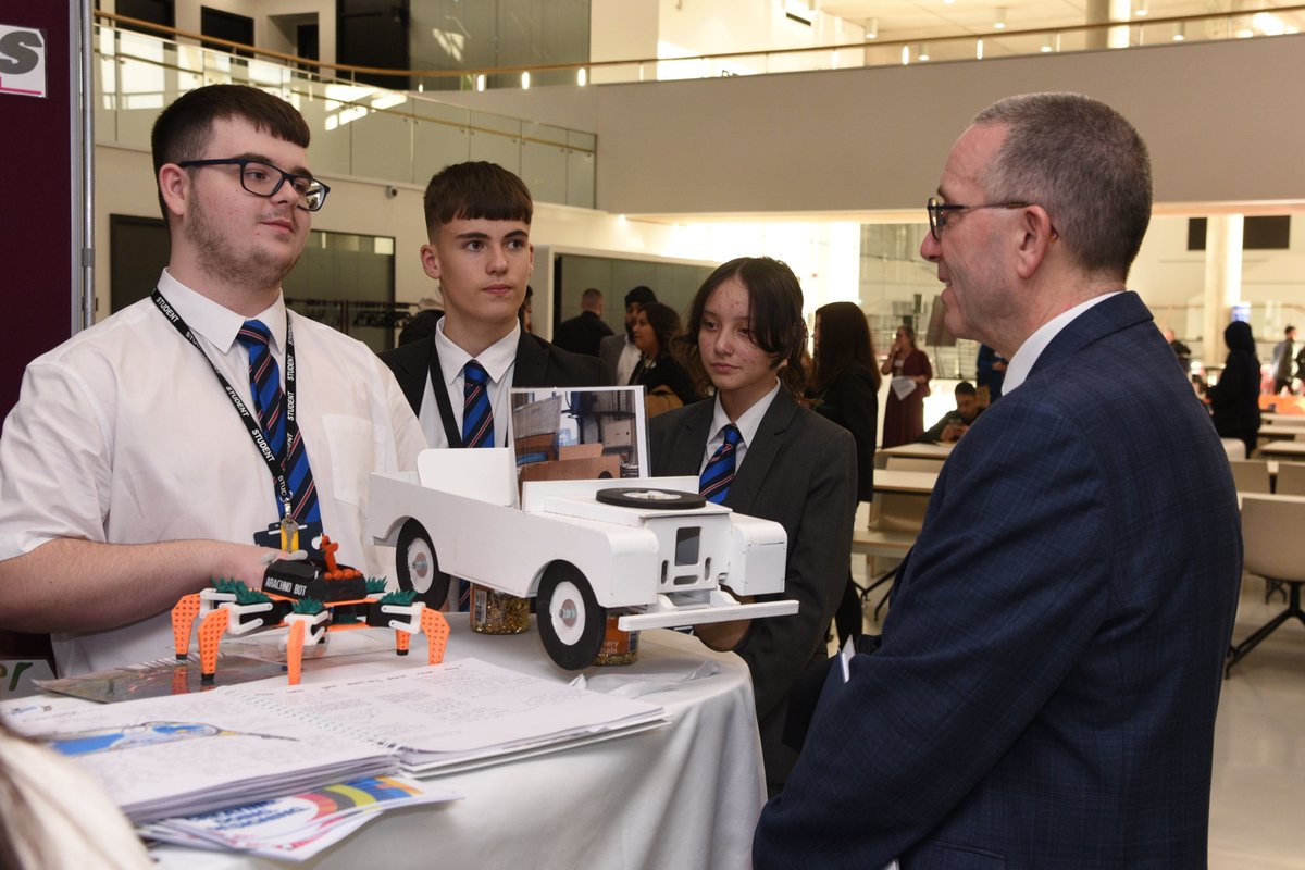 uniofwarwick's tweet photo. Yesterday, 25 schools came to Warwick to find out about careers in STEM as part of the Lord Bhattacharyya Engineering Education Programme. 

Delivered by @wmgwarwick and @RAEngNews, it aims to inspire pupils from under-represented backgrounds in the West Mids to study STEM. https://t.co/AsQkkrvOQr