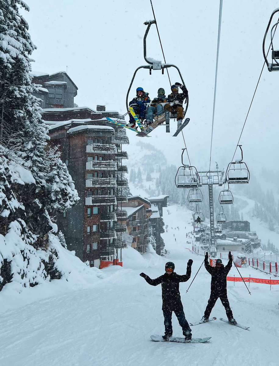 Avoriaz 1800 (@avoriaz1800) on Twitter photo Un jour d’ouverture full poudreuse, full sourires pour le Rock On Snow ! <a href="/LikeThatEvents/">Like That & Sportair</a> Un jour d’ouverture full poudreuse, full sourires pour le Rock On Snow ! <a href="/LikeThatEvents/">Like That & Sportair</a>