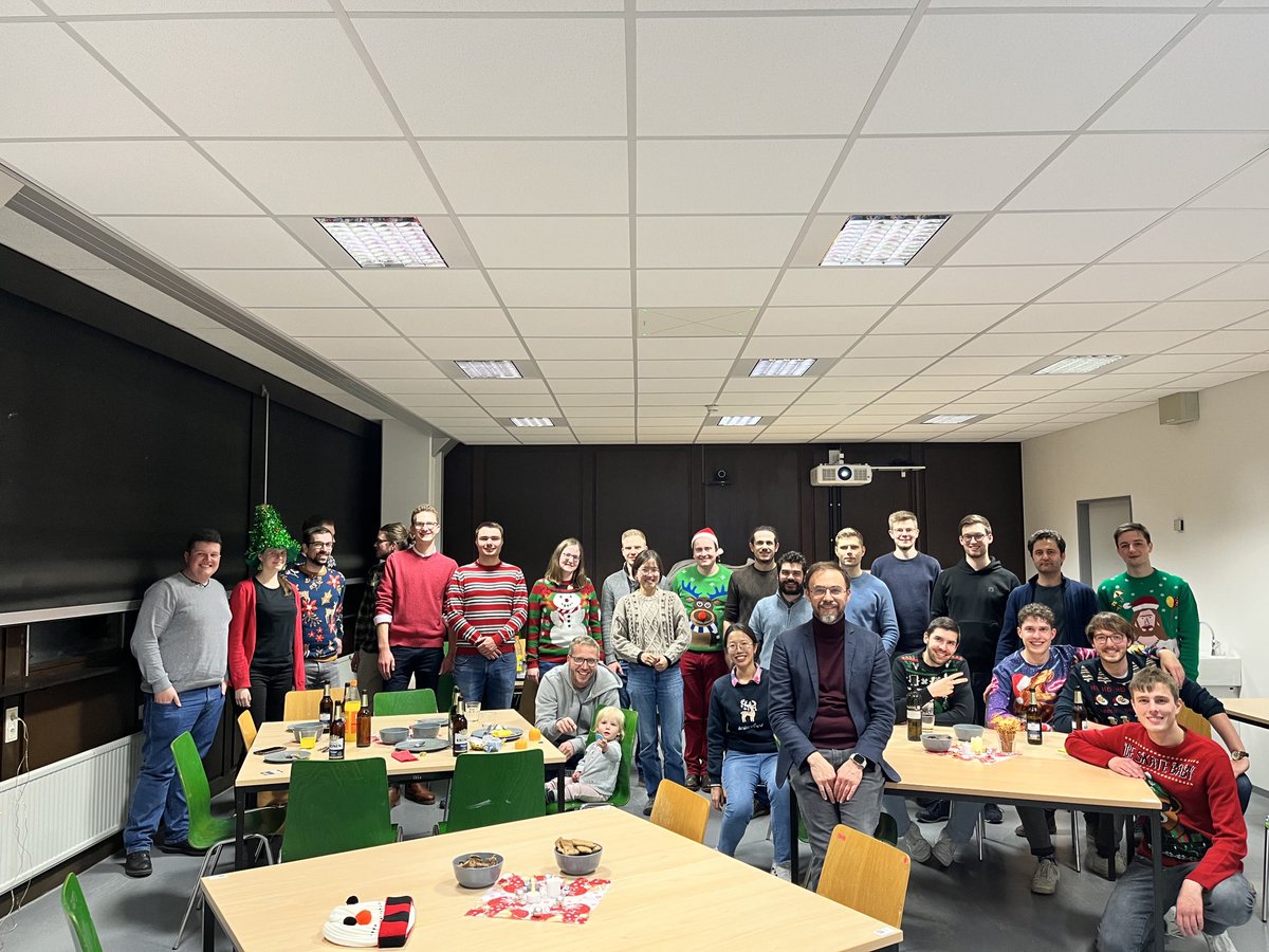 Celebrating a year of exciting experiments with my group! Thank you all for your enthusiasm and engagement! ⁦<a href="/TU_Dortmund/">TU Dortmund</a>⁩