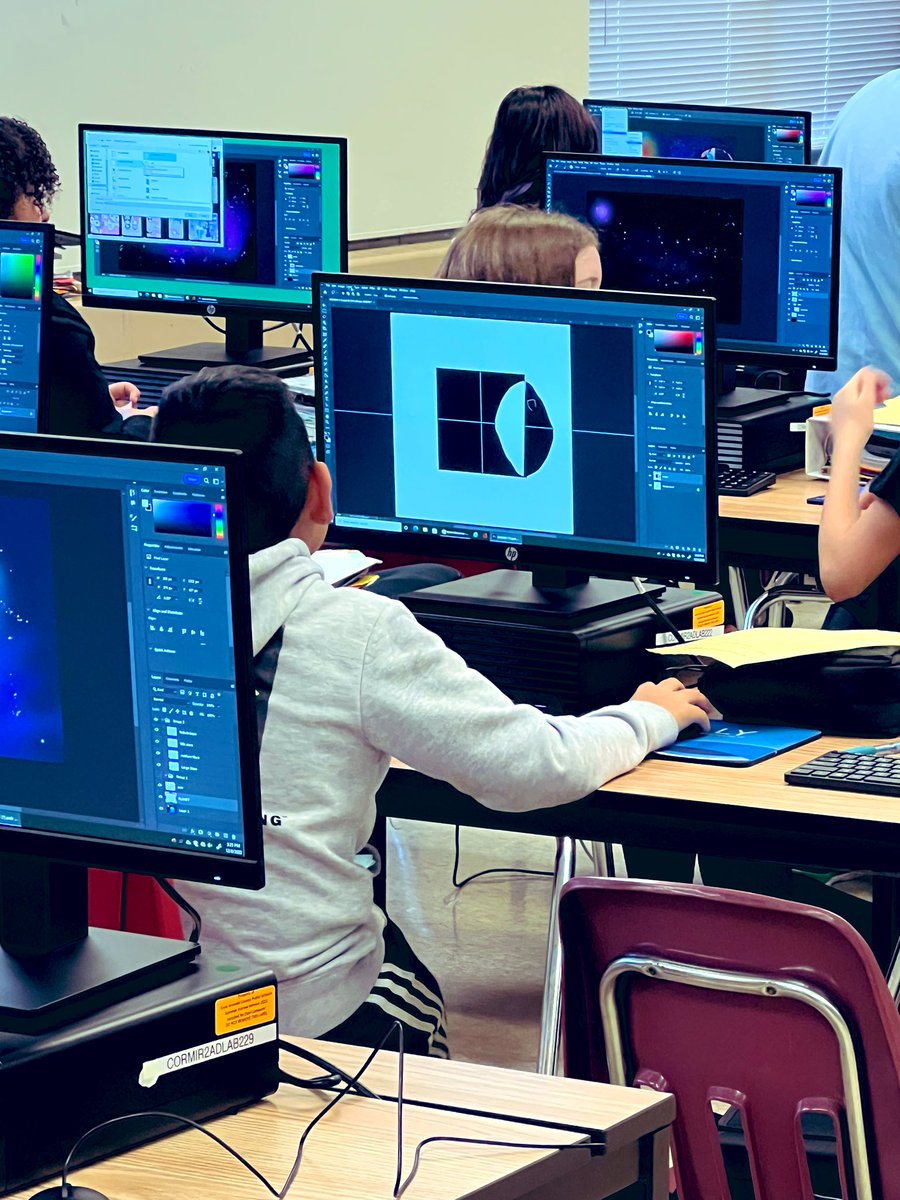 Thank you Ms. Brendle <a href="/CorkranMSAACPS/">CorkranMSAACPS</a> for hosting Ms. Murray <a href="/OMMNAACPS/">OldMillNorth</a> , a second year teacher, in your Digital Palette class yesterday!  Teachers working together across the county to grow their craft. #collaboration 🎨💻