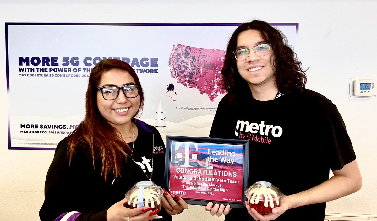 Valeria and the Metro by T-Mobile team in #DelRio off of 1800 Veterans Blvd in the top 20% for the month of November!!! 🎉🔥Thank you and your team for all your hard work!!! #SMRA #SMRADelRio #STXHeat @LauraRa_satx @yes_i_cantu @BrianEjiasi