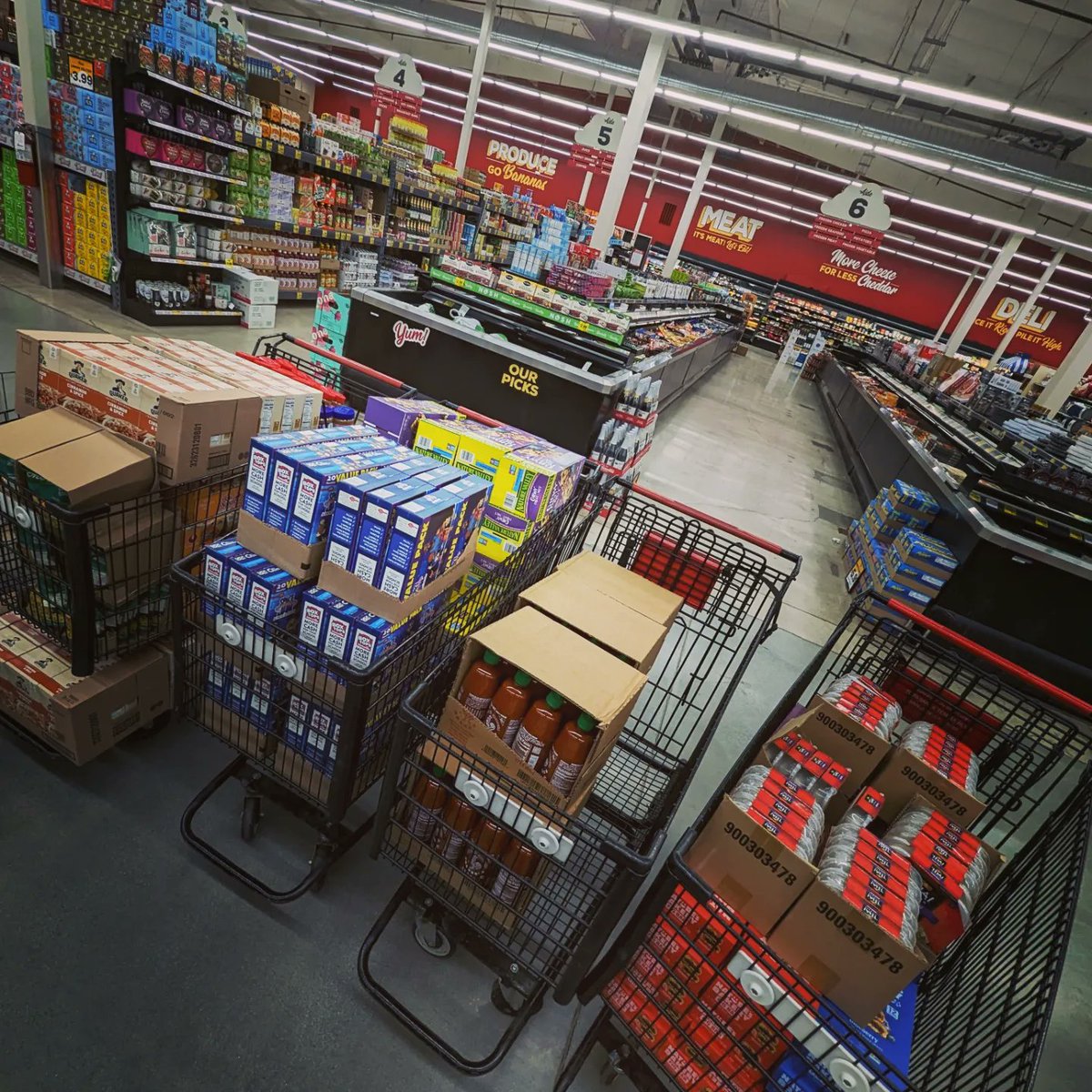 SJSUCares's tweet photo. Thanks to Santa Teresa @GroceryOutlet for your donation of $2,000 food/supplies to the #SpartanFoodPantry. Our @SJSU students will benefit from by increasing the diversity and number of products on the shelves this month.
#SJSUCares #DonationsMatter #GroceryOutlet #SJSU https://t.co/qEKlAe4bgx