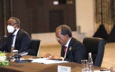 SNTV News (@sntvnews1) on Twitter photo Prez.<a href="/HassanSMohamud/">Hassan Sheikh Mohamud</a> met with his #Chinese counterpart, Xi Jinping, on the margins of the Arab-Chinese Summit in Riyadh. The two leaders discussed ways to enhance the bilateral ties between the 2 nations & deepen cooperation in all areas of mutual benefit, per <a href="/TheVillaSomalia/">Villa Somalia</a>. Prez.<a href="/HassanSMohamud/">Hassan Sheikh Mohamud</a> met with his #Chinese counterpart, Xi Jinping, on the margins of the Arab-Chinese Summit in Riyadh. The two leaders discussed ways to enhance the bilateral ties between the 2 nations & deepen cooperation in all areas of mutual benefit, per <a href="/TheVillaSomalia/">Villa Somalia</a>.