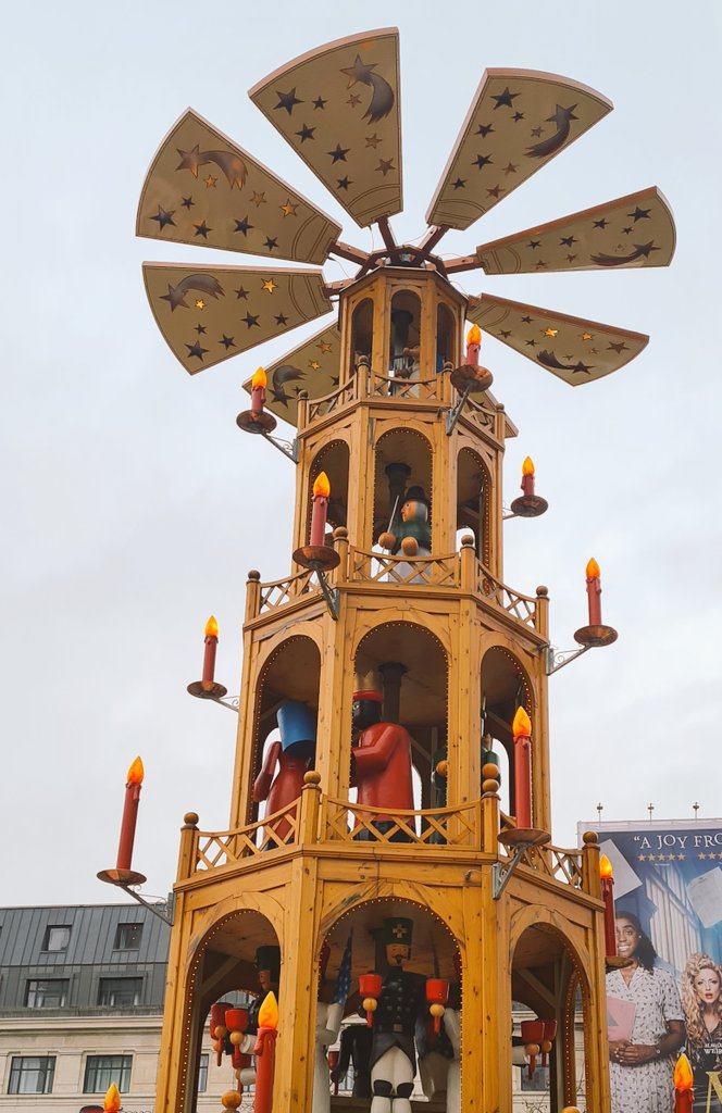 MuslimNetworkYP's tweet image. Christmas is coming, enjoy seeing all the fab decorations when shopping 😁