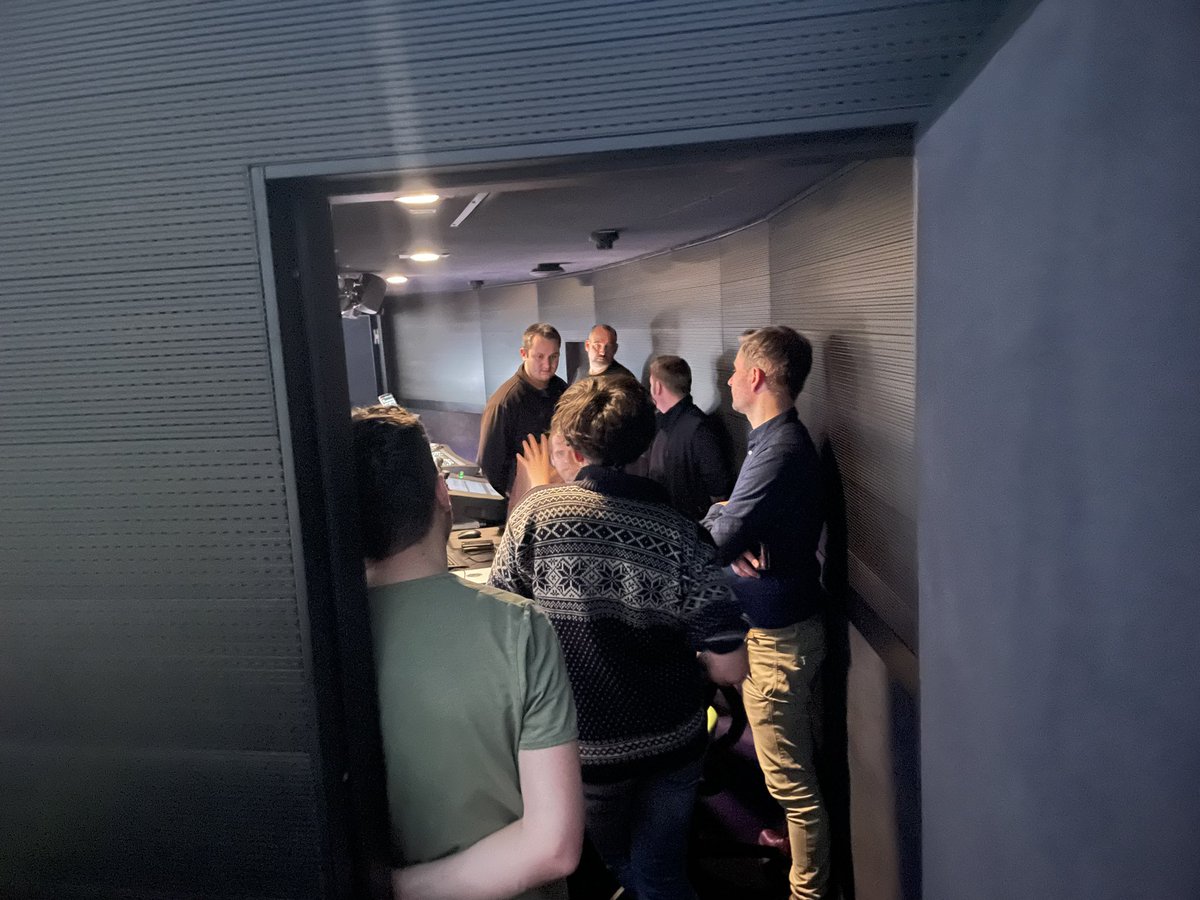 Interaktivitätstest im Fulldome. The team is taking control.