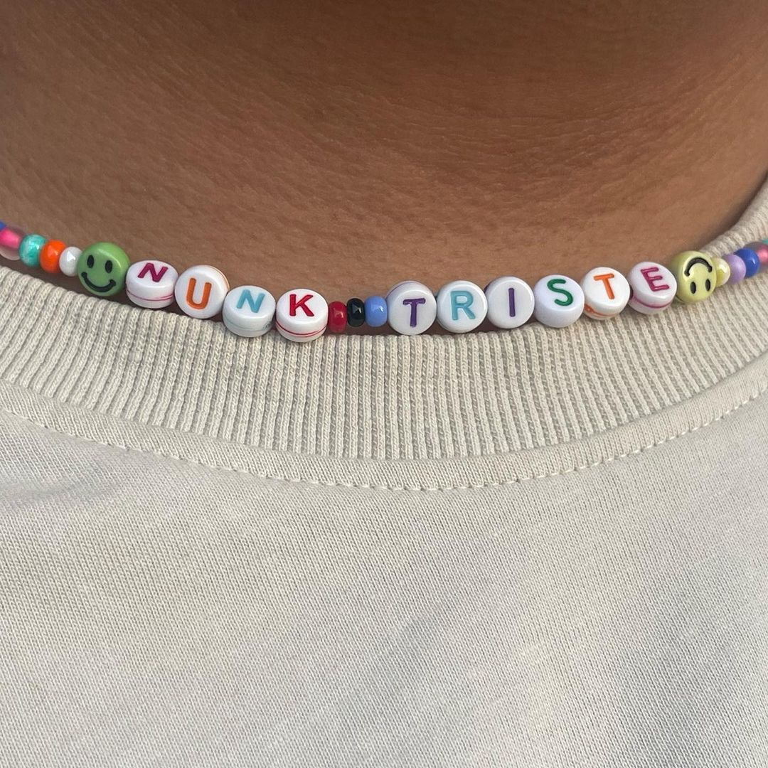 Si estás teniendo un día difícil, lánzate a escuchar #NuncaTristes de <a href="/holasoyrenee/">RENEE</a> ✨. Esta canción es un espacio seguro ✨.

spoti.fi/3Ukw1BW