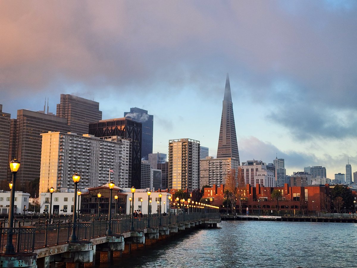 griz1's tweet photo. Early start to the day includes #sunrise run to #Pier7 #SanFrancisco @sfgov! Now ready to start #ActionCollaborative for #TBI..#ACTBI @NNSFunRun @UCLABrainSPORT @theNASEM @drtinamaster @WillStewNeuro @ManleyTBI @DavidLBrody1 @SurgeonScience @DeptVetAffairs @CDCgov #TBIisTreatable https://t.co/fJuBKqirDf