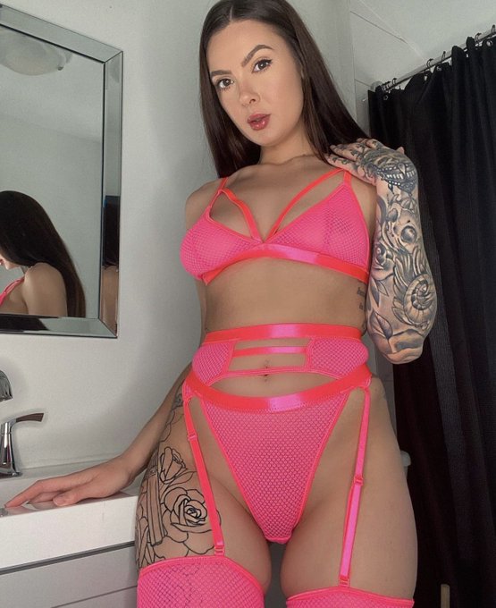 Watch Marley Brinx's leaked NSFW photo on TwXstars