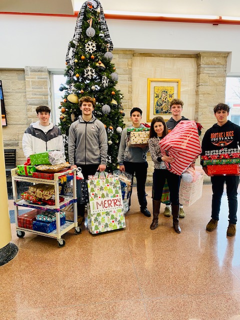 Today, Señora Battista and the Spanish Honor Society delivered over 60 gifts to two Hispanic families in need. These families were sponsored through the La Casa Amiga organization. These families will be surprised with a very merry Christmas this year! ¡Feliz navidad a todos!