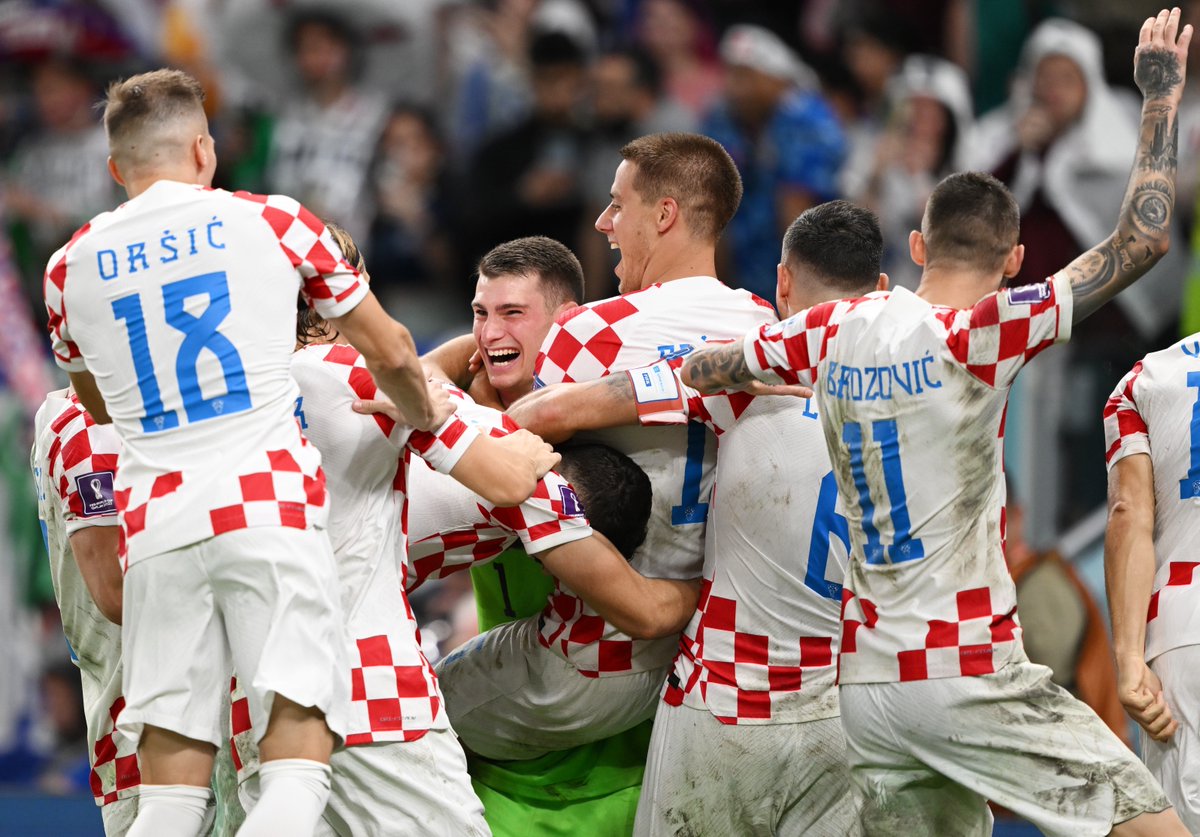 LA SENSATION ! 😱🤯

LA CROATIE SE QUALIFIE POUR LES DEMI-FINALES DE LA COUPE DU MONDE 🇭🇷