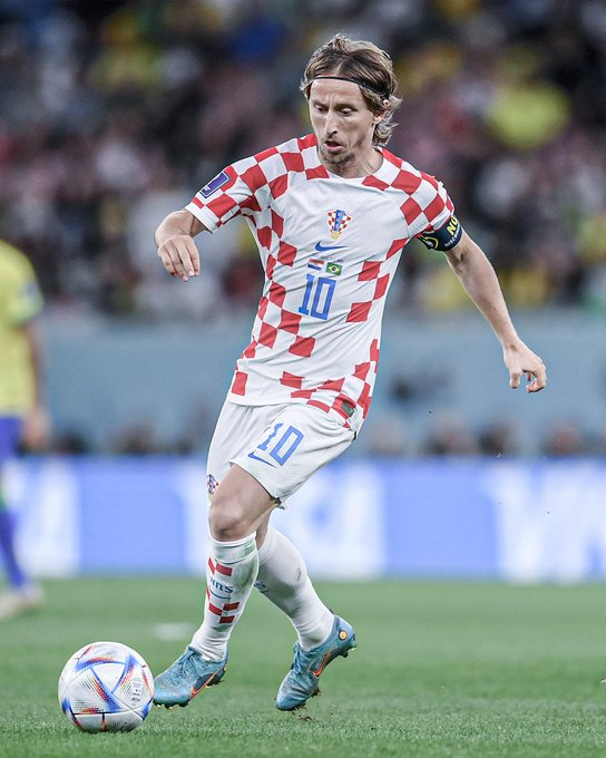 StatmanDave's tweet photo. Luka Modric’s game by numbers vs. Brazil:

139 touches
105 touches
91% pass accuracy
8 ground duels won
6/8 long balls completed
3 tackles won
2 blocks
1 key pass
1 Shootout penalty scored

Leader. 🙌 https://t.co/sXB7xNi1cB