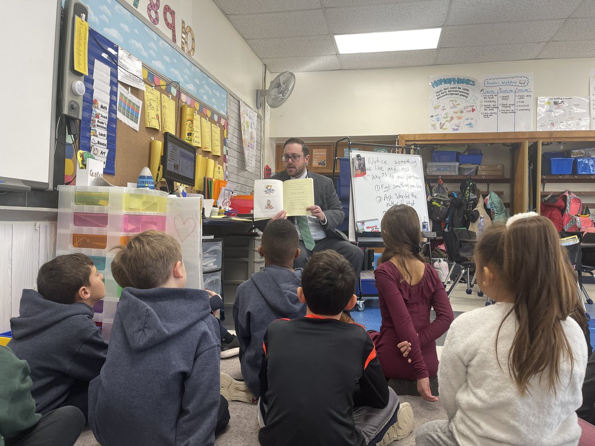 MsLeeHubbard's tweet photo. What a special Friday! We were so lucky to have Mr. Lacherza join #3LeeSquad for Readerโs Workshop ๐ #DevelopingARamseyGraduate #TheRamseyExperience #HubbardSchoolRocks https://t.co/eXV3Jl94Xz