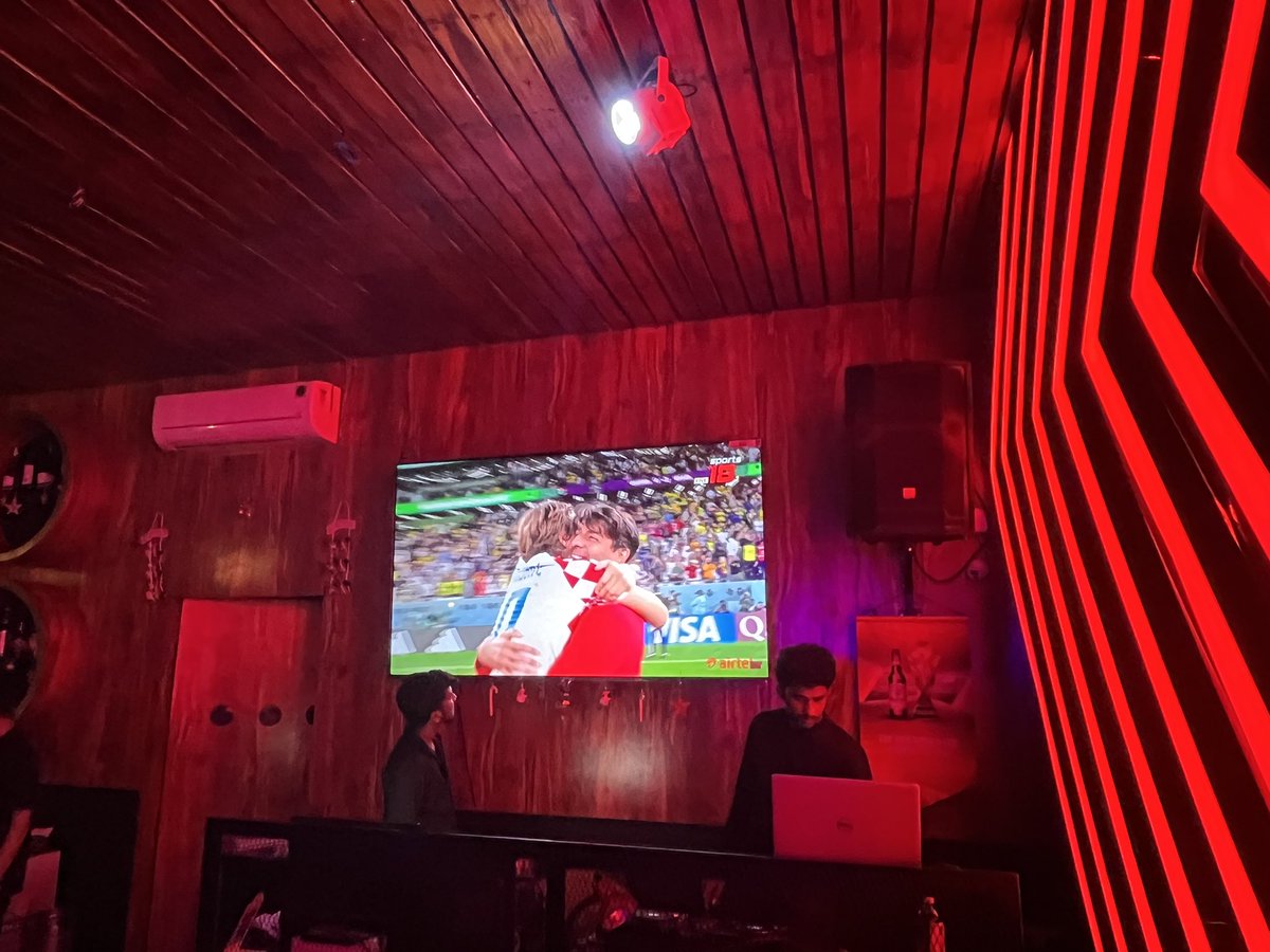 Saudharm1's tweet photo. What a game 😀 
What a comeback #Croatia 

#CroatiaVsBrazil 
#FIFAWorldCup https://t.co/ORuIJZYYh2