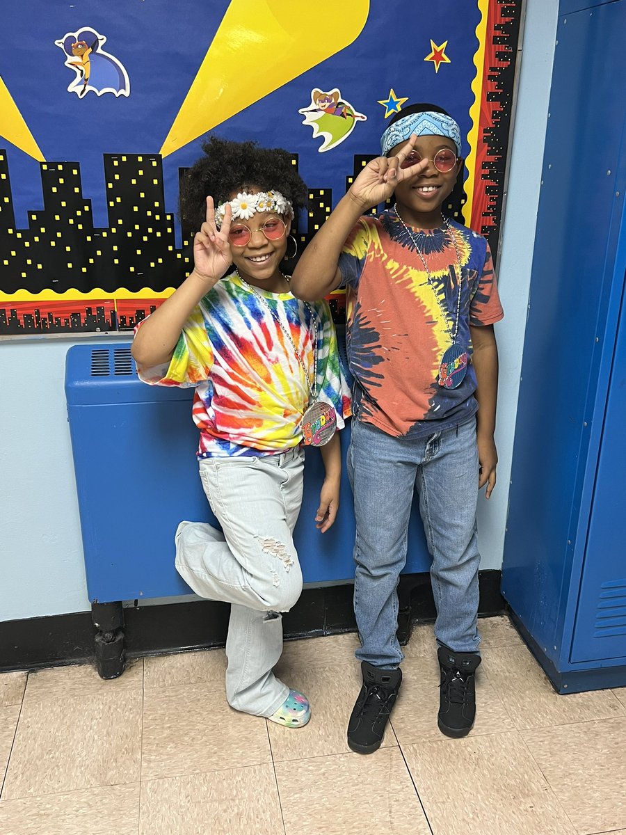 LindenSchoolOne's tweet photo. We are having a ✌🏼G R O O V Y ✌🏼 Friday celebrating the 60th (ish) Day of School. ☮️ #schooloneisfun @LindenSchoolsNJ @RGT_EdD #LindenCelebrates https://t.co/Wr2fVX9ZDD
