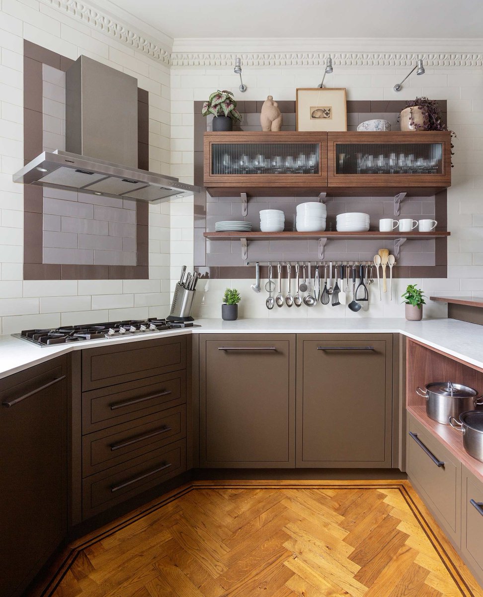 We expect to see more homeowners taking risks when it comes to both the profile and shape of their kitchen cabinetry. Introducing dimension with softer profiles and features such as rounded edges and fluting on cabinetry #bespoke #kitchens #joinery hux-london.co.uk/kitchens-ppc/
