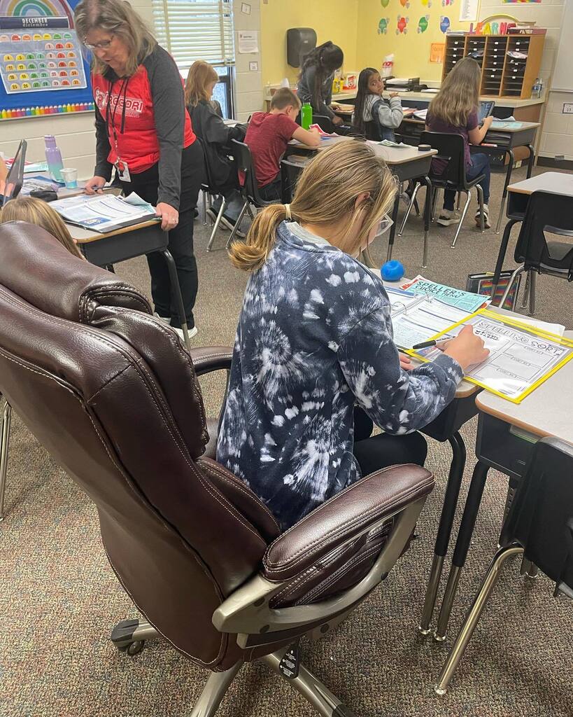 jcerocks750's tweet photo. This student won our “Guest Teacher” core value drawing. Students earn special Spartan Pride tickets from guest teachers for being respectful, responsible, and kind. She chose to use the principal’s chair for the day! #jcerocks #pbismn #mespamn https://t.co/6QLn4NlOuZ https://t.co/rJxw7T2dxo