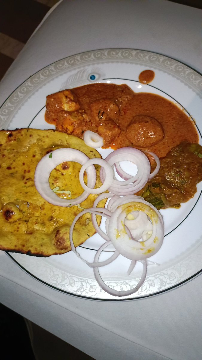 mihir4142's tweet photo. At Brijrama palace for food and amazing hospitality . Loved the performances.

#uptwc22 #newkashi #femina #filmfare @uptourismgov https://t.co/hfT7JcMGMF
