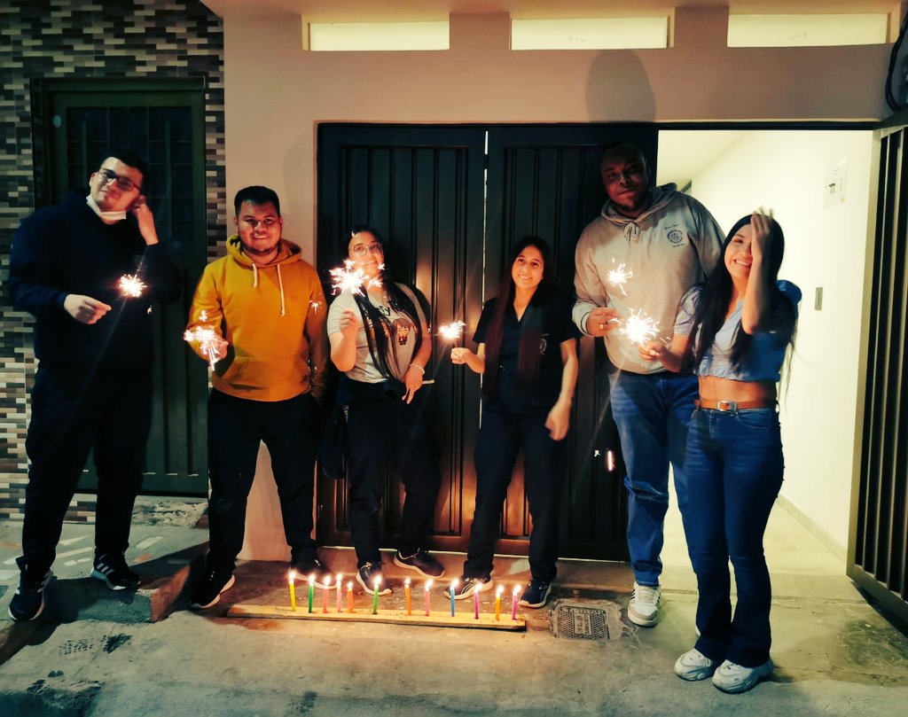 sofia_bacca's tweet photo. 🎆🎄🕯 https://t.co/8CydtI2tN4