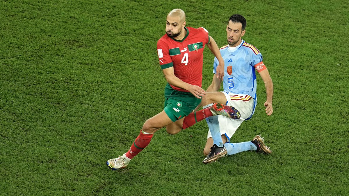 Plettigoal's tweet photo. News #Amrabat: Yes, there were talks with #LFC! More could follow. Ward is a big fan of the 26 y/o machine from Morocco. At this stage @acffiorentina doesn’t want to sell him in winter. It’s a poker. Amrabat wants to make the next step in summer at the latest. @SkySportDE 🇲🇦 https://t.co/jY4vh9NVI6