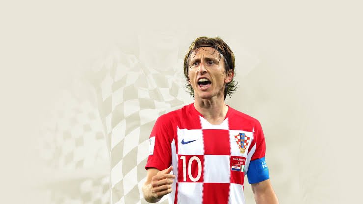 Luccinaz's tweet photo. No hay duda alguna que Croacia tiene un jugador que lo dio todo hasta el final y por eso el fútbol hoy lo premia, bien por Luka Modric⚽️🔥! #HRV #Qatar2022 https://t.co/oStACaInAH