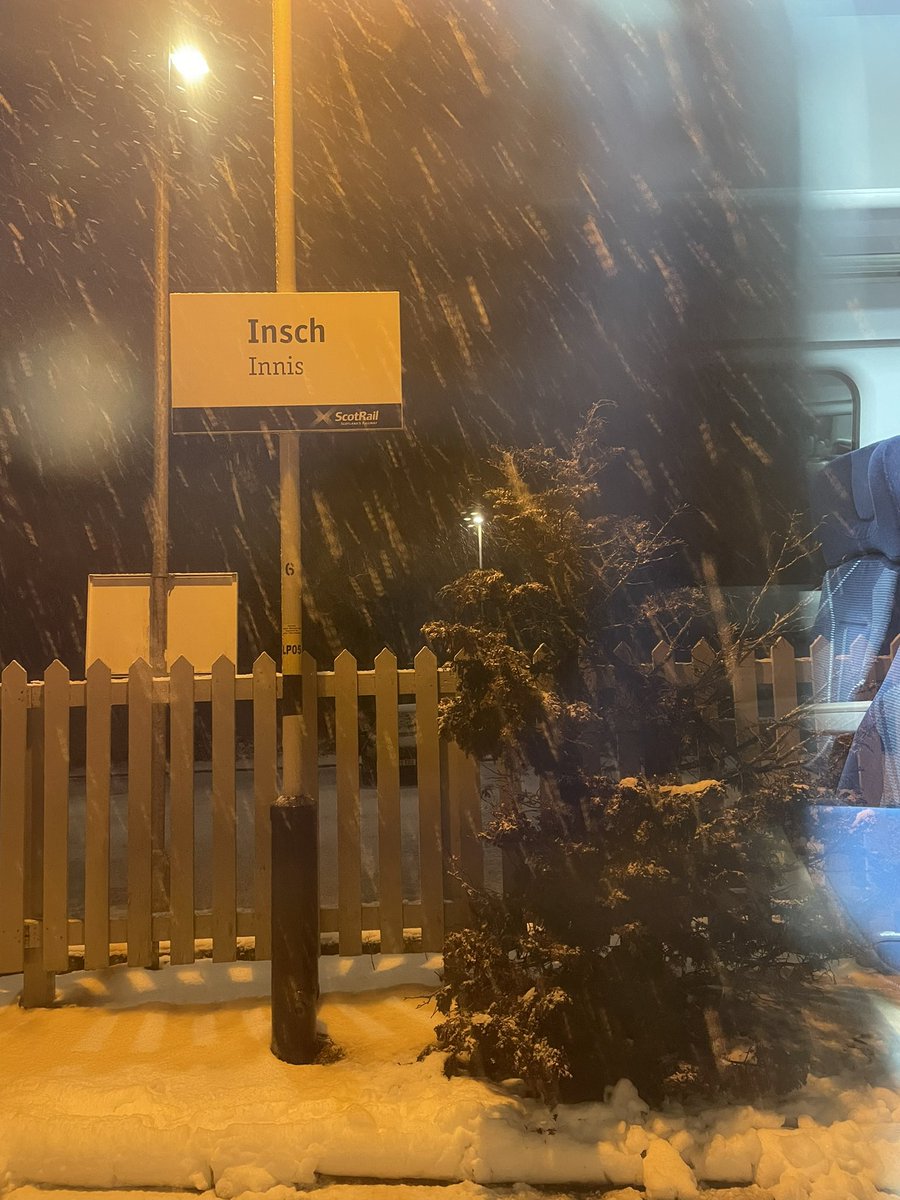 Unfortunately experienced #delays on <a href="/ScotRail/">ScotRail</a> service from Inverness to Aberdeen this morning.  Big thanks to conductor Kevin though for keeping us updated and checking connecting trains for me!  Great customer service 👍