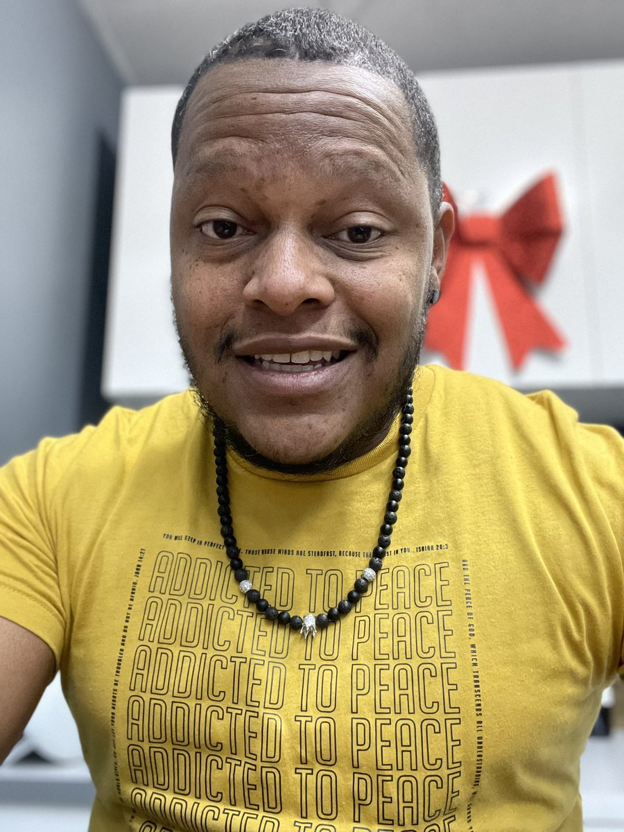 TeTramaine's tweet photo. #AddictedToPeace☮️ https://t.co/LO7U1EFPjC