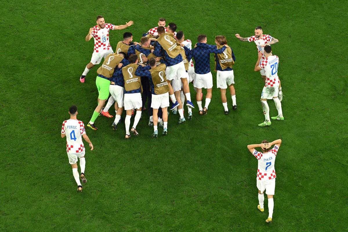 HNS_CFF's tweet image. Scenes. #CROBRA 

#FIFAWorldCup #Qatar2022 #Family #Vatreni❤️‍🔥