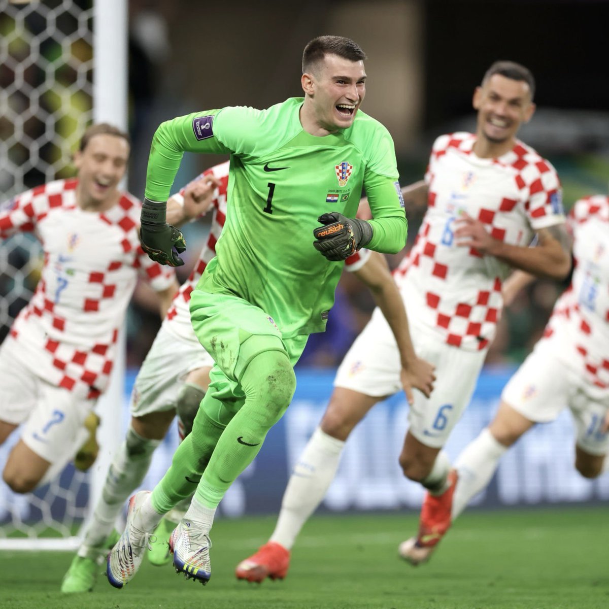 433's tweet photo. HERO. 🦸‍♂️🇭🇷 https://t.co/jiYa8VF28k