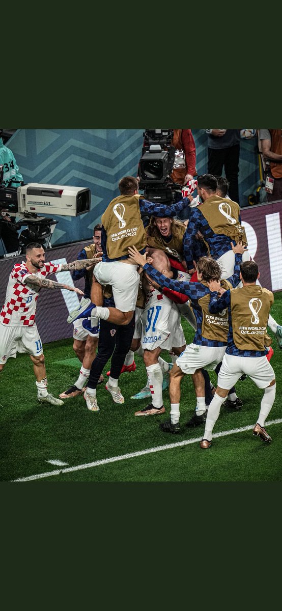 Saran_Praba98's tweet photo. Wat a match 🔥
Croatia 🥳
Bye bye Brazil 😂Neymar 
#Croatia #Neymar #FIFAWorldCup #CroatiaVsBrazil https://t.co/pMEQ1dFYYS