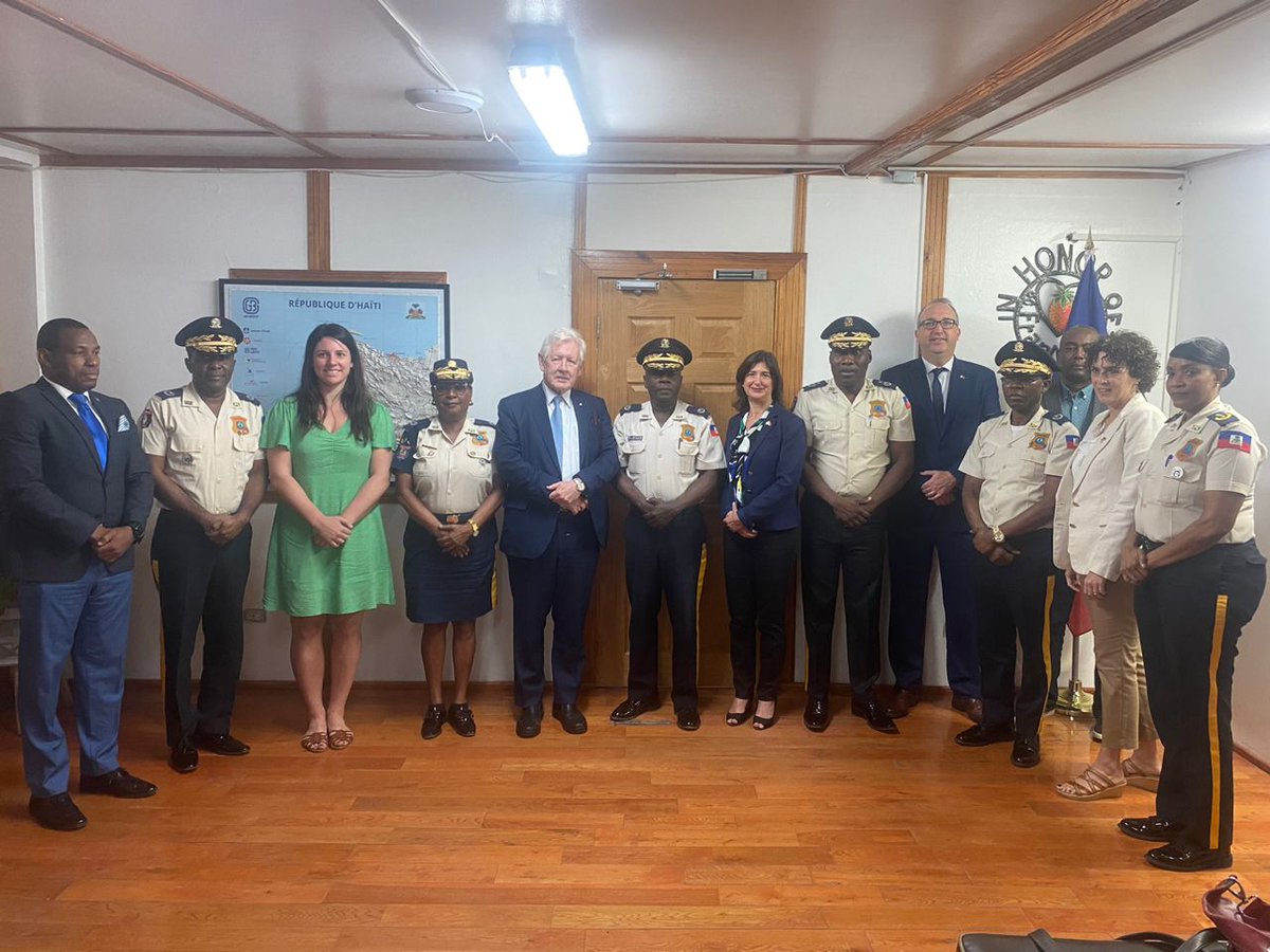 La PNH est la clé de la stabilisation en 🇭🇹. <a href="/BobRae48/">Bob Rae</a>, <a href="/Sylvie_Bedard/">Sylvie Bédard</a> et @Diploseb ont rencontré les dirigeants de la PNH <a href="/pnh_officiel/">PNH</a> pour réitérer la solidarité et l'appui 🇨🇦 envers leurs efforts.