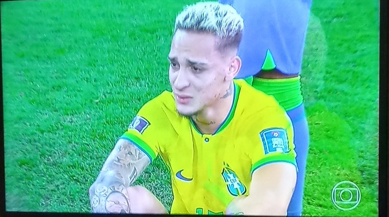 ArmyJeny1's tweet photo. Antony meu amor, vc jogou demais, eu espero que na próxima vc jogue e o hexa venha, você é muito talentoso meu menino, na próxima copa o hexa vem! 🥺🇧🇷😭❤️ https://t.co/BFpcQ4mpIs