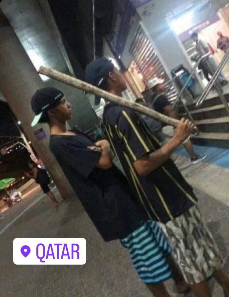 CRIMS0Noni's tweet photo. ARATAKI GANG JA SE POSICIONANDO NA PORTA DO ESTADIO PRA PEGAR ESSE JUIZ NA SAIDA https://t.co/P0ZHtsmaxJ